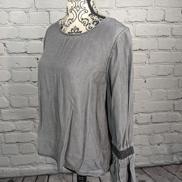 Gap Women's Long Flare Sleeve Chambray Size Medium popover Top Keyhole Back b12 - Picture 9 of 10